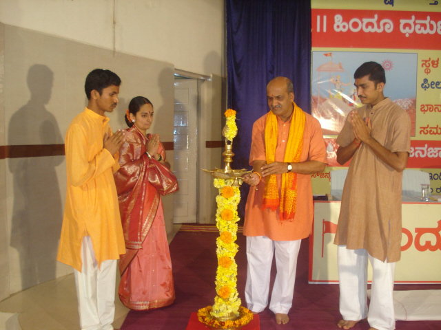 Inauguration of Hindu Dharmajagruti Sabha by lighting Samai (An Oil Lamp) by dignitaries
